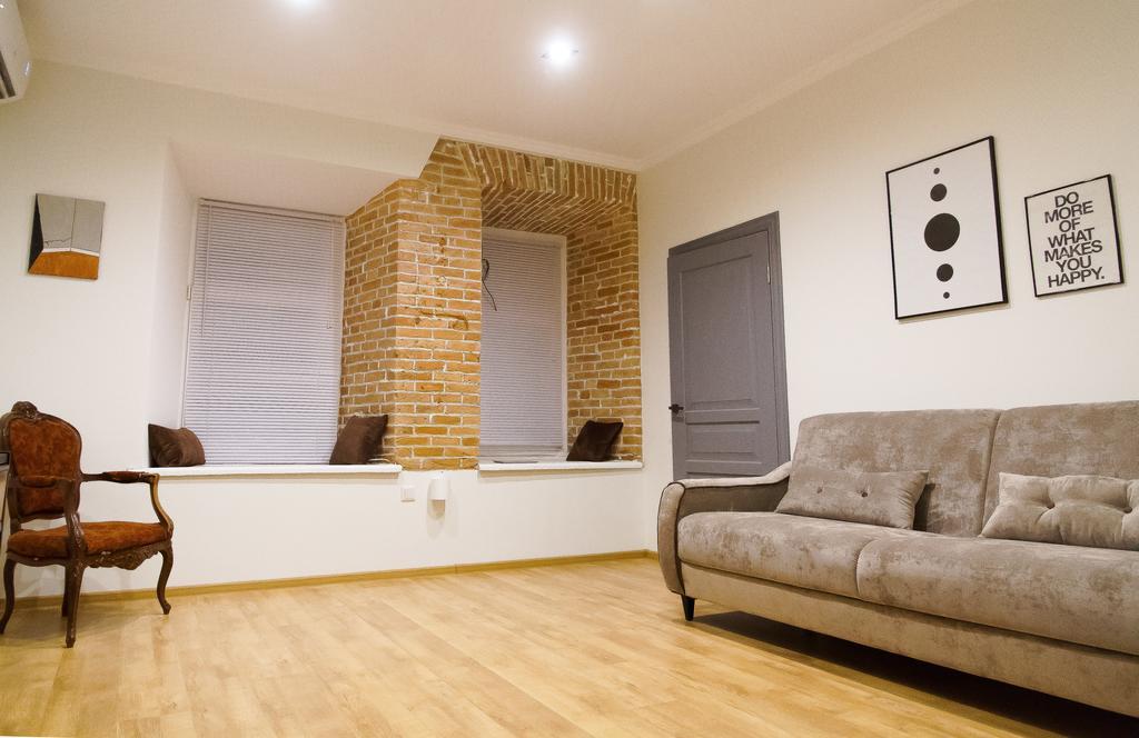 Apartment In The Center Of Odessa エクステリア 写真