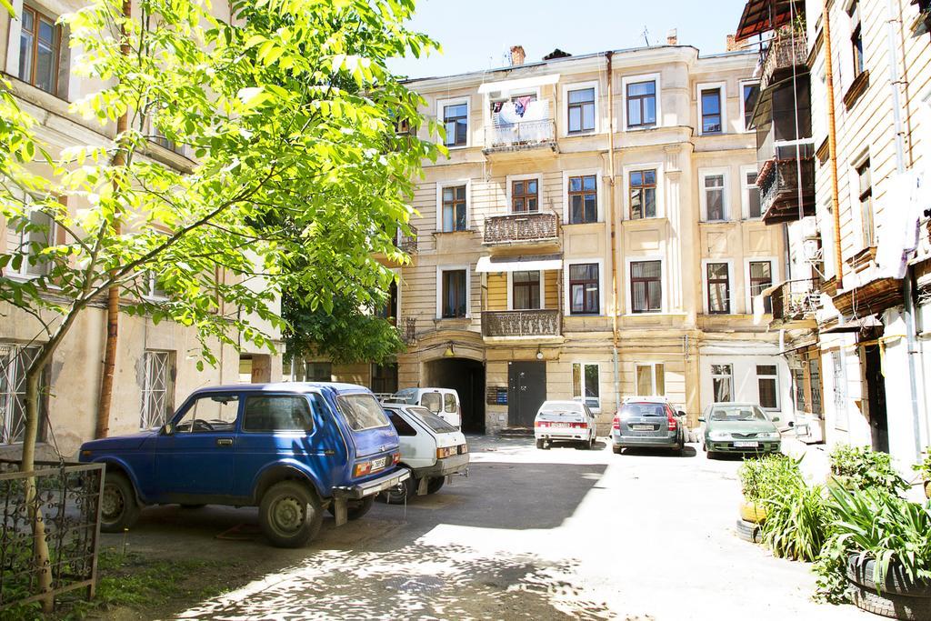 Apartment In The Center Of Odessa エクステリア 写真