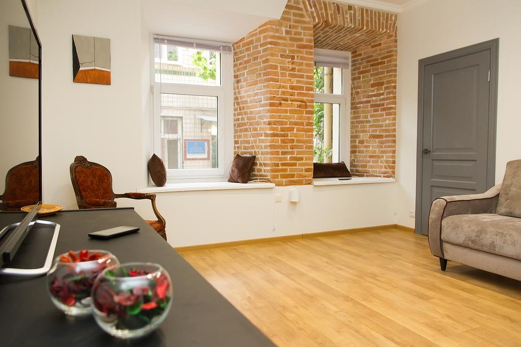 Apartment In The Center Of Odessa エクステリア 写真